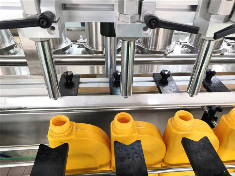 Máquina de llenado químico de botellas LDP