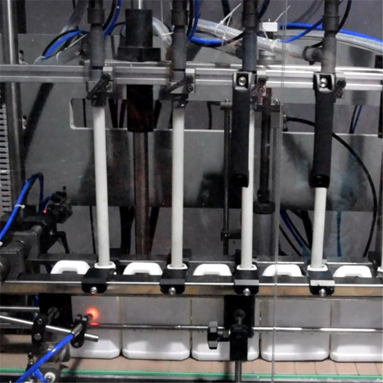 máquina de llenado de líquidos corrosivos