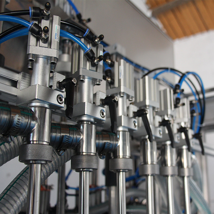 máquina de llenado de botellas de aceite de oliva